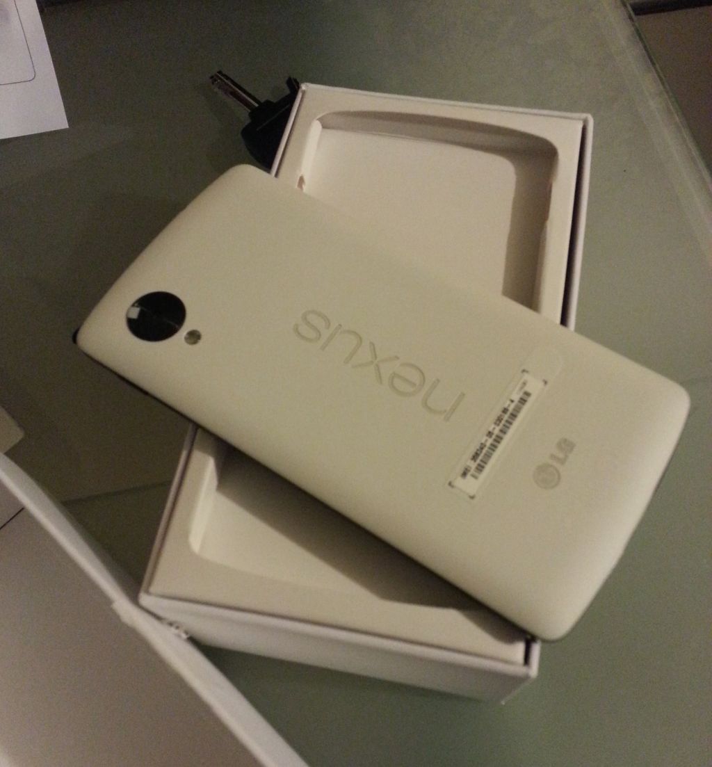 Google Nexus 5 Unboxing